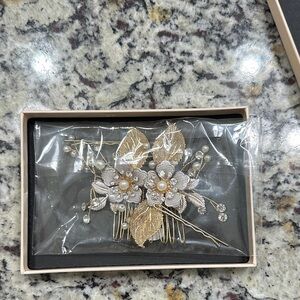 Floral hair comb new in box